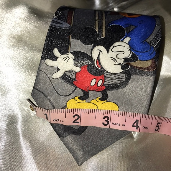 💯 % Polyester material fabric Disney tie - Picture 2 of 2